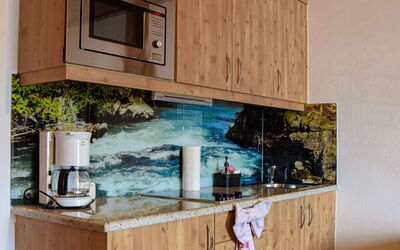 Katschberg 17 100.1: Countertop, Køkken, Cabinetry, Maling, Bejdse, Moderne Kunst, Skuffe