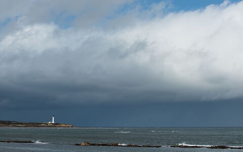 Lighthouse View: Daytime, Sky, Horisont, Tårn, Hav, Coastal Og Oceaniske Landskabsformer, Kyst