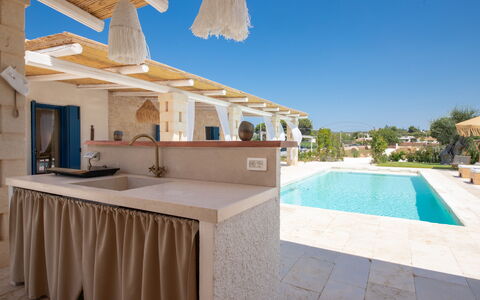 Trulli Valle D'Itria - Martina Franca: Møbel, Svømmepøl, Udvej, Skygge, Stol, Udendørs Struktur, Udendørs Møbler, Flise, Design, Villa