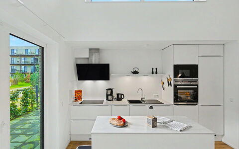 Haus Kiebitz (197): Køkken, Countertop, Køkken Apparat, Indretning, Gulvbelægning, Møbel, Cabinetry, Træ, Etage, Større Bandage