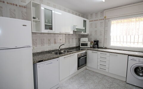 Roca Mas Mato: Køkken, Køkken Apparat, Større Bandage, Countertop, Gulvbelægning, Cabinetry, Indretning, Etage, Træ, Husholdningsapparat