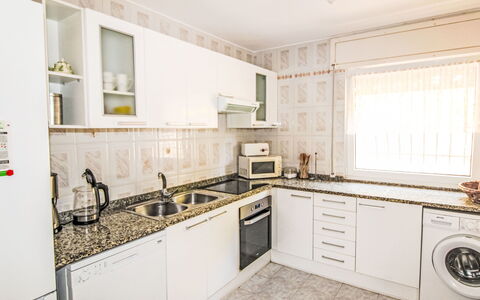 Roca Mas Mato: Køkken, Countertop, Større Bandage, Køkken Apparat, Indretning, Gulvbelægning, Cabinetry, Træ, Etage, Møbel