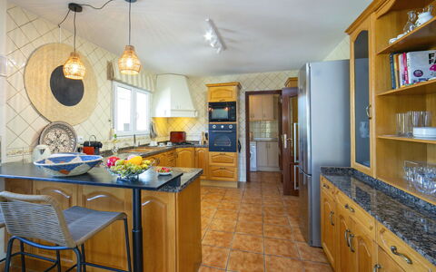 Sueño: Køkken, Møbel, Countertop, Indretning, Cabinetry, Gulvbelægning, Køkken Apparat, Træ, Større Bandage, Etage
