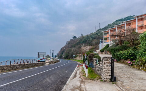 Sona'S Lake Home: Kyst, Horisont, Hav, Coastal Og Oceaniske Landskabsformer, Ocean, Kyst, Highway, Headland, Walkway, Bugt