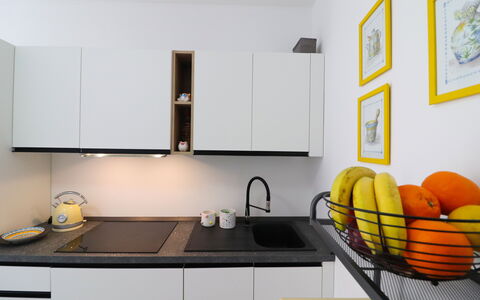 Casa Kalès Otranto – Holiday Home 4 Guests – Ac, W: Køkken, Countertop, Køkken Apparat, Indretning, Cabinetry, Større Bandage, Møbel, Husholdningsapparat, Belysning, Gulvbelægning