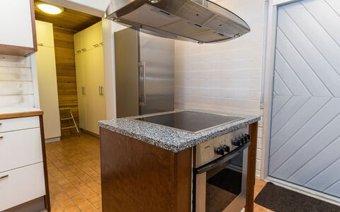 Saajomaja: Gulvbelægning, Køkken, Større Bandage, Etage, Køkken Apparat, Træ, Indretning, Loft, Countertop, Belysning