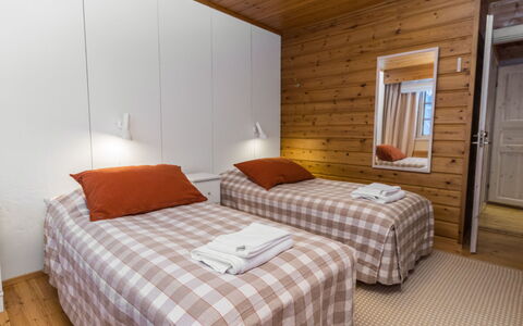 Saajomaja: Indretning, Etage, Møbel, Gulvbelægning, Træ, Soveværelse, Seng, Loft, Værelse, Textile