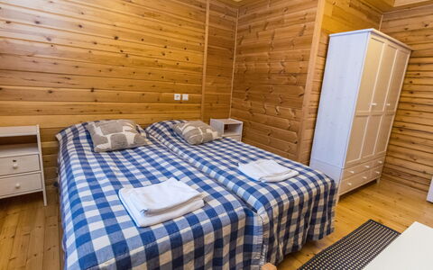 Saajomaja: Træ, Etage, Gulvbelægning, Møbel, Soveværelse, Bejdse, Værelse, Hårdttræ, Seng, Bed Frame