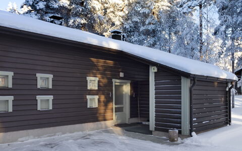 Villa Rokua: Møbel, Gulvbelægning, Indretning, Væg, Etage, Couch, Træ, Stue, Trægulve, Værelse