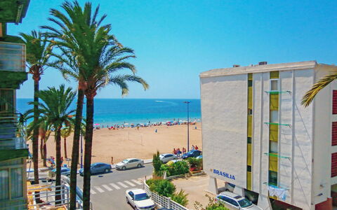 Turia Playa: Vand, Himmel, Bygning, Daytime, Ejendom, Plante, Bil, Lys, Køretøj, Azure