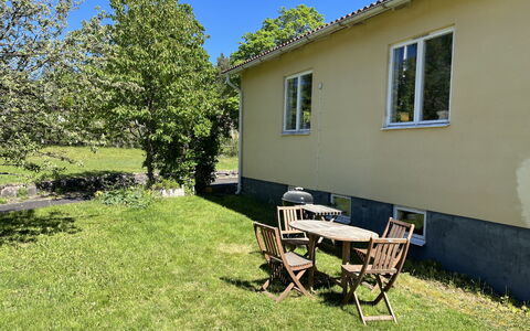 Skolhuset: Græs, Busk, Hus, Sommerhus, Land Lot, Have, Lawn, Hjem, Bunddække
