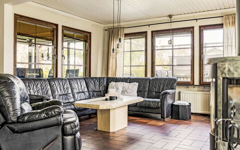 Villshärad: Møbel, Træ, Couch, Gulvbelægning, Indretning, Etage, Stue, Hjem, Trægulve, Værelse