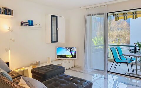 Apt. Hermosa: Møbel, Indretning, Gulvbelægning, Couch, Bord, Loft, Etage, Stue, Lejlighed, Værelse