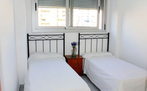 Elegance: Soveværelse, Seng, Møbel, Værelse, Ejendom, Bed Frame, Indretning, Sengetøj, Madras, Bygning