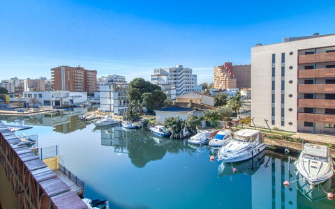 Puerto Simona: Bygning, Vand, City, Lejlighed, Kanal, Vandvej, Båd, Byområde, Vandfartøjer