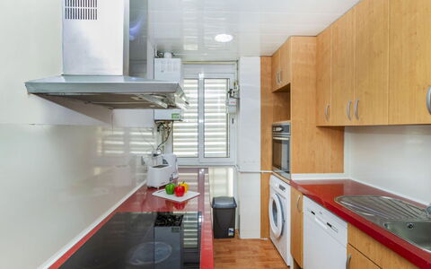 Rioplata: Køkken Apparat, Køkken, Større Bandage, Countertop, Gulvbelægning, Indretning, Etage, Cabinetry, Køleskab, Husholdningsapparat