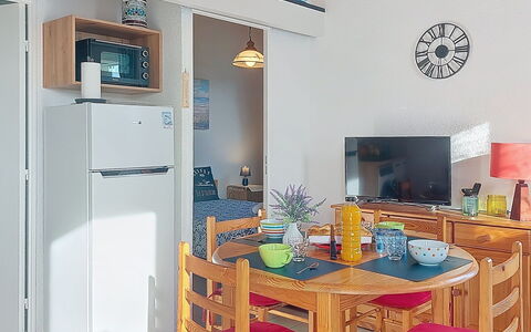 Le Hameau: Blad, Vegetationen, Busk, Have, Plantesamfund, Landscaping, Vedplante, Lawn, Skygge, Gård