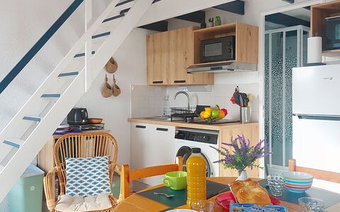 Le Hameau: Blad, Vegetationen, Busk, Have, Plantesamfund, Landscaping, Vedplante, Lawn, Skygge, Gård