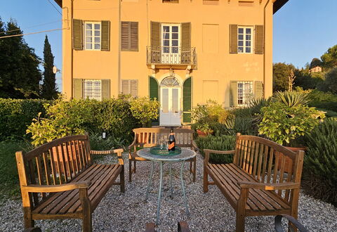 Villa Il Torrazzo, Vista Mare, Massarosa: Busk, Hus, Facade, Hjem, Have, Sommerhus, Estate, Dør, Bunddække, Stuehus