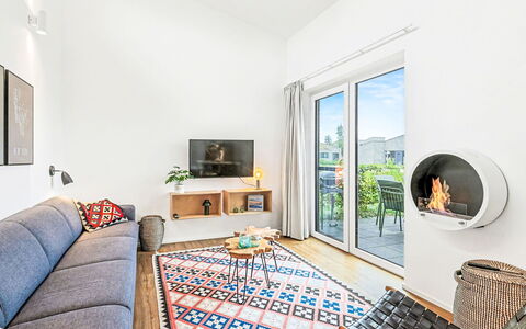 Nordsee: Møbel, Indretning, Gulvbelægning, Etage, Stue, Loft, Couch, Bord, Værelse, Belysning