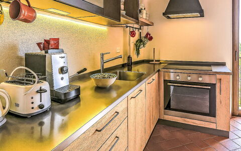 Il Canto dei Merli: Køkken, Countertop, Køkken Apparat, Større Bandage, Indretning, Træ, Gulvbelægning, Cabinetry, Husholdningsapparat, Møbel