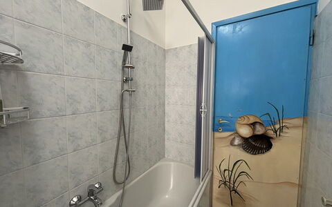 Casa Mimin, Vista Mare, Adults Only, Sanremo: Sanitærarmatur, Væg, Badeværelse, Gulvbelægning, Etage, Indretning, Vvs, Tap, Flise, Bruser