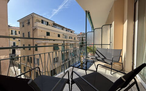 Casa Mimin, Vista Mare, Adults Only, Sanremo: Lejlighed, Urban Design, Altan, Ejerlejlighed, Skygge, Stol, Gelænder, Aluminium