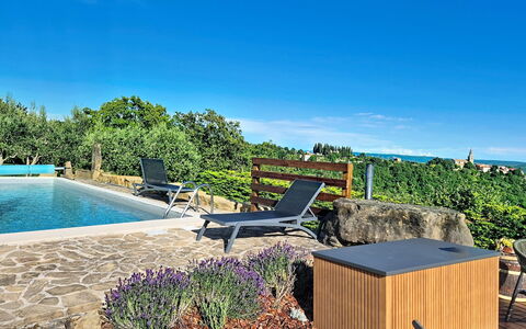 Margherita: Blå, Have, Svømmepøl, Udendørs Møbler, Udvej, Landscaping, Eco Hotel, Skygge, Backyard, Stol