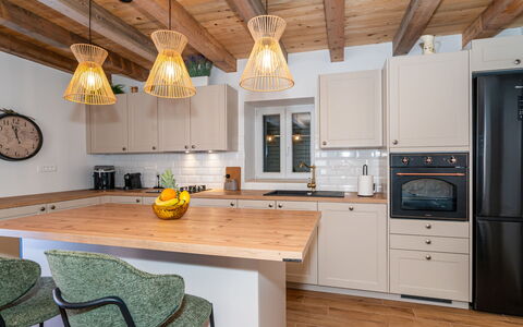Nina: Møbel, Indretning, Countertop, Køkken, Gulvbelægning, Cabinetry, Lysarmatur, Træ, Loft, Etage