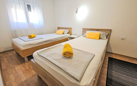 Paz: Træ, Etage, Gulvbelægning, Soveværelse, Indretning, Seng, Trægulve, Loft, Værelse, Bed Frame