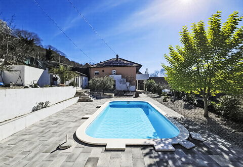 Paz: Svømmepøl, Kompositmateriale, Udvej, Water Feature, Udendørs Møbler, Flise, Flise, Fritid, Skygge, Beton