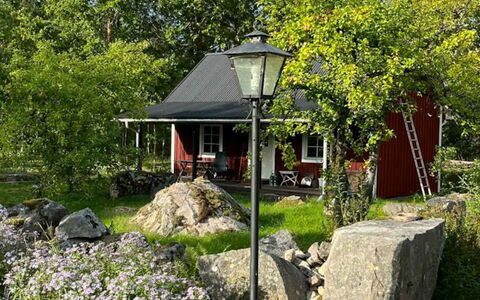 Holmen: Busk, Sommerhus, Hus, Have, Tag, Hjem, Bunddække, Landdistrikt, Forår