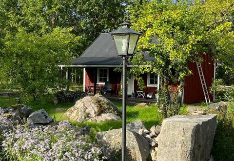 Holmen: Busk, Sommerhus, Hus, Have, Tag, Hjem, Bunddække, Landdistrikt, Forår