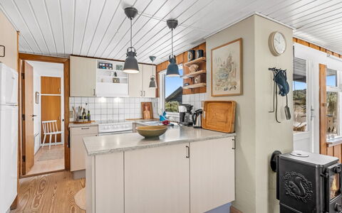 Monna - from the Sea: Træ, Køkken, Møbel, Cabinetry, Countertop, Køkken Apparat, Større Bandage, Loft, Husholdningsapparat, Bejdse
