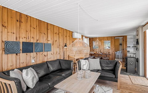 Monna - from the Sea: Træ, Gulvbelægning, Indretning, Loft, Etage, Møbel, Couch, Trægulve, Stue, Hjem