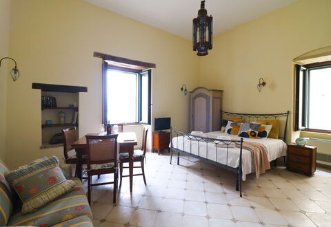 Scilla Centro Storico Otranto: Møbel, Indretning, Væg, Soveværelse, Seng, Gulvbelægning, Etage, Loft, Værelse, Belysning