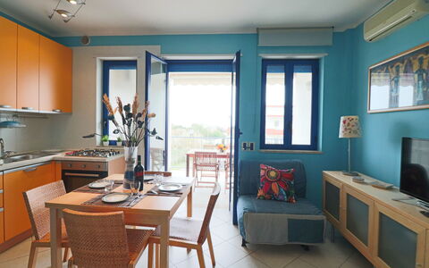 Circe Sea View: Møbel, Indretning, Stol, Bord, Køkken & Spisebord, Etage, Værelse, Lejlighed, Spisestue, Bejdse