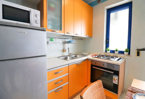 Circe Sea View: Køkken, Køkken Apparat, Større Bandage, Countertop, Træ, Køkkenvask, Komfur, Cabinetry, Komfur, Indretning