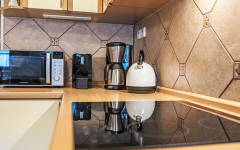 Maršovka: Køkken Apparat, Køkken, Større Bandage, Countertop, Gulvbelægning, Husholdningsapparat, Indretning, Etage, Cabinetry, Lille Apparat
