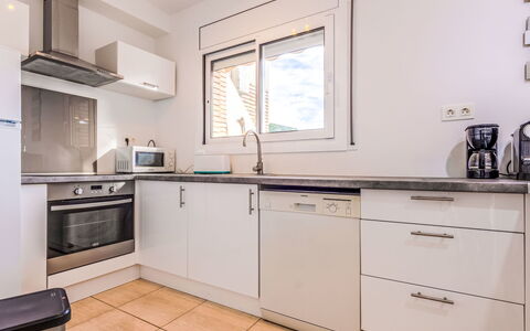 Cambrils 68: Køkken, Køkken Apparat, Countertop, Større Bandage, Cabinetry, Gulvbelægning, Indretning, Husholdningsapparat, Etage, Møbel