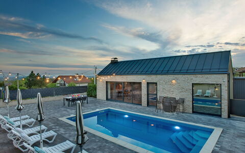Das Klet: Svømmepøl, Tag, Hjem, Udvej, Sommerhus, Estate, Eco Hotel, Villa, Hotel, Udendørs Møbler