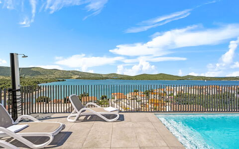 The Tinel: Vand, Svømmepøl, Udvej, Udendørs Møbler, Eco Hotel, Ferieby, Hotel, Tropics, Badeby, Liggestol