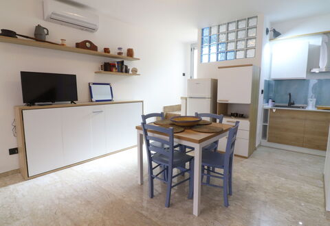 Malika: Møbel, Gulvbelægning, Indretning, Træ, Etage, Værelse, Lejlighed, Cabinetry, Countertop, Køkken