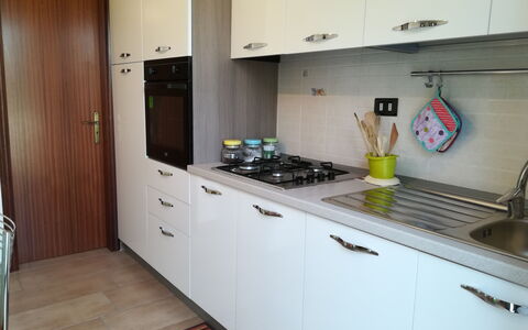 Villa Maddalena: Køkken, Større Bandage, Køkken Apparat, Countertop, Komfur, Komfur, Gulvbelægning, Cabinetry, Husholdningsapparat, Gaskomfur