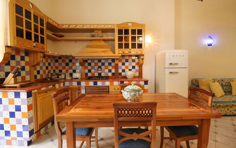 Cariddi Dimora Otranto: Køkken, Indretning, Gulvbelægning, Møbel, Træ, Etage, Countertop, Køkken Apparat, Cabinetry, Loft