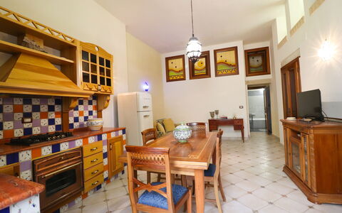 Cariddi Dimora Otranto: Gulvbelægning, Indretning, Møbel, Køkken, Træ, Etage, Cabinetry, Countertop, Loft, Værelse