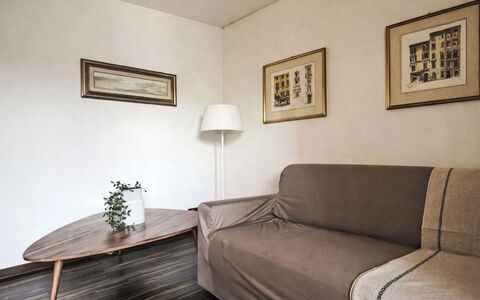 Etrusco Apartment: Møbel, Indretning, Gulvbelægning, Væg, Etage, Træ, Couch, Værelse, Stue, Billedramme