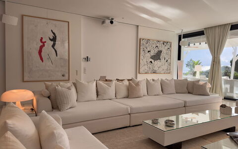 Villa the Marvel: Møbel, Indretning, Couch, Gulvbelægning, Etage, Stue, Lejlighed, Hjem, Bord, Loft