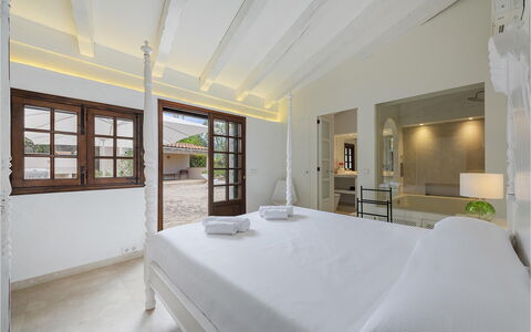 Can Cabana: Gulvbelægning, Etage, Møbel, Indretning, Udvej, Loft, Hjem, Dør, Svømmepøl, Estate