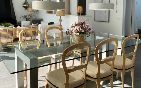 Villa Luisa: Møbel, Træ, Bord, Spisestue, Køkken & Spisebord, Stol, Indretning, Gulvbelægning, Etage, Bejdse